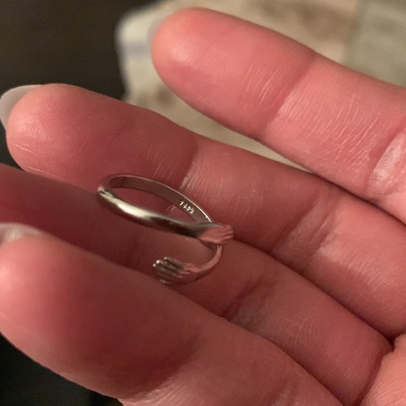 ✨FREE with Purchase✨ Adjustable Hugging Ring - Picture 4 of 4